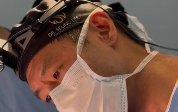 Dr. Seung Hoon Lee, Cirurgião Plástico